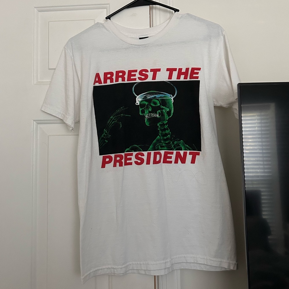 10 Deep Arrest the President Graphic Tee